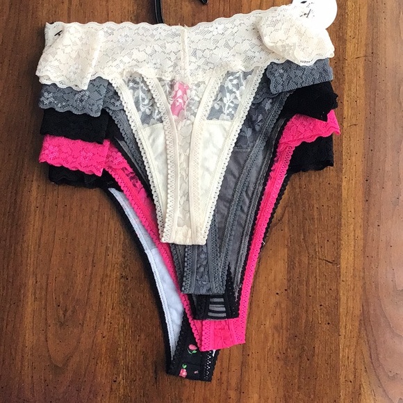 Sold - Betsy Johnson 5 Pack Mixed Fabric Panties - X-Large - Picture 2 of 16